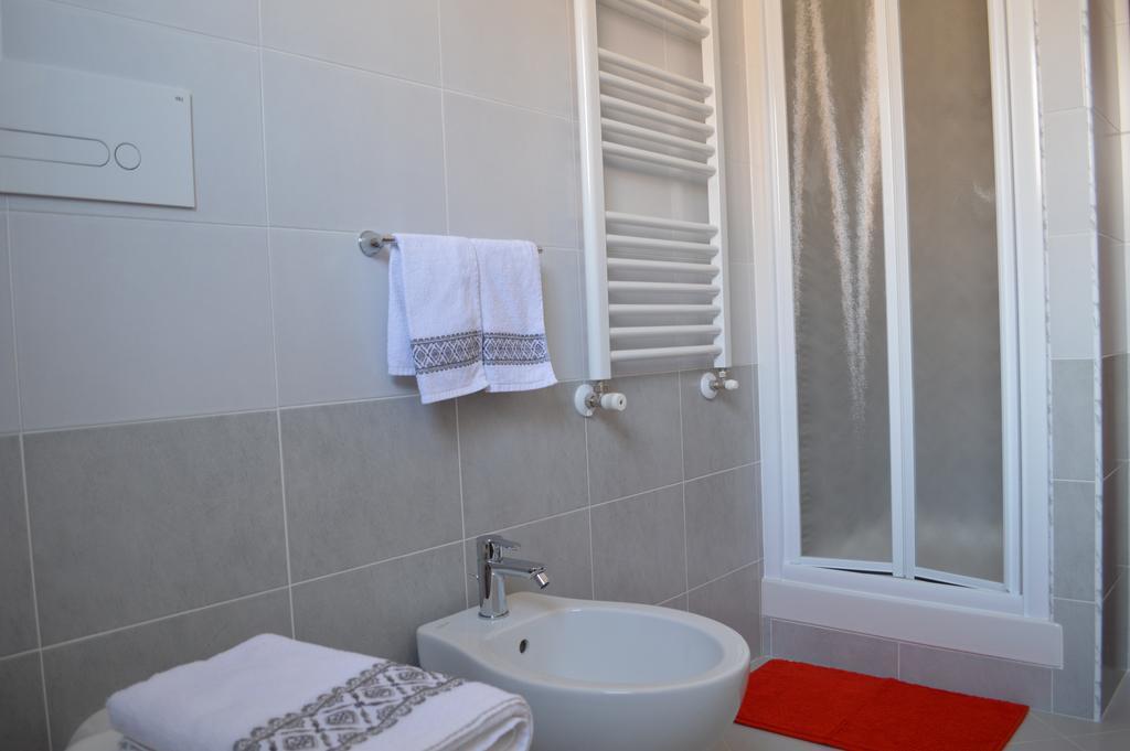 L'Orchidea Di Ale Bed & Breakfast Tivoli Terme Ruang foto